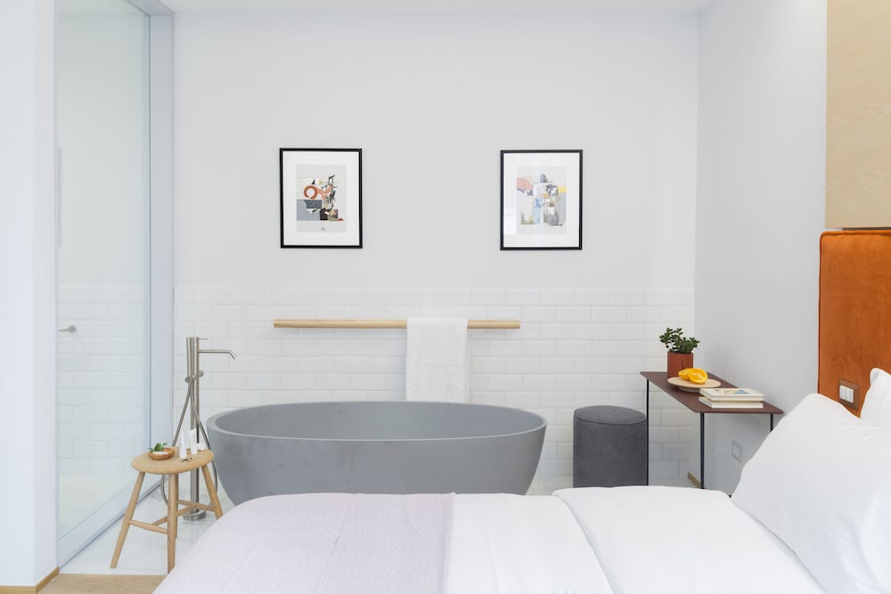 Фото The Radical Hotel