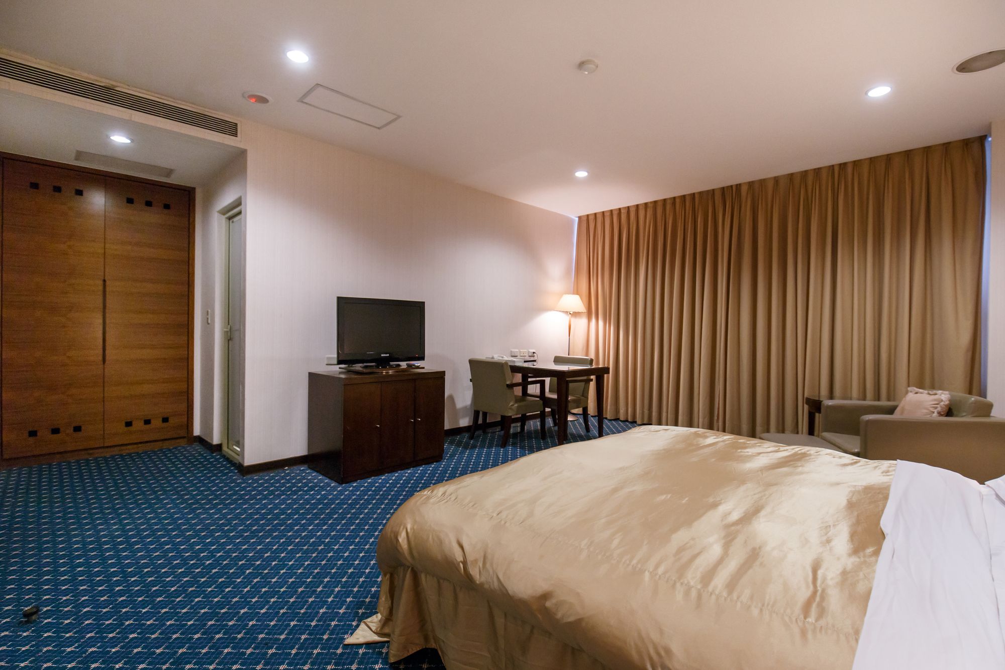 Фото Champion Hotel