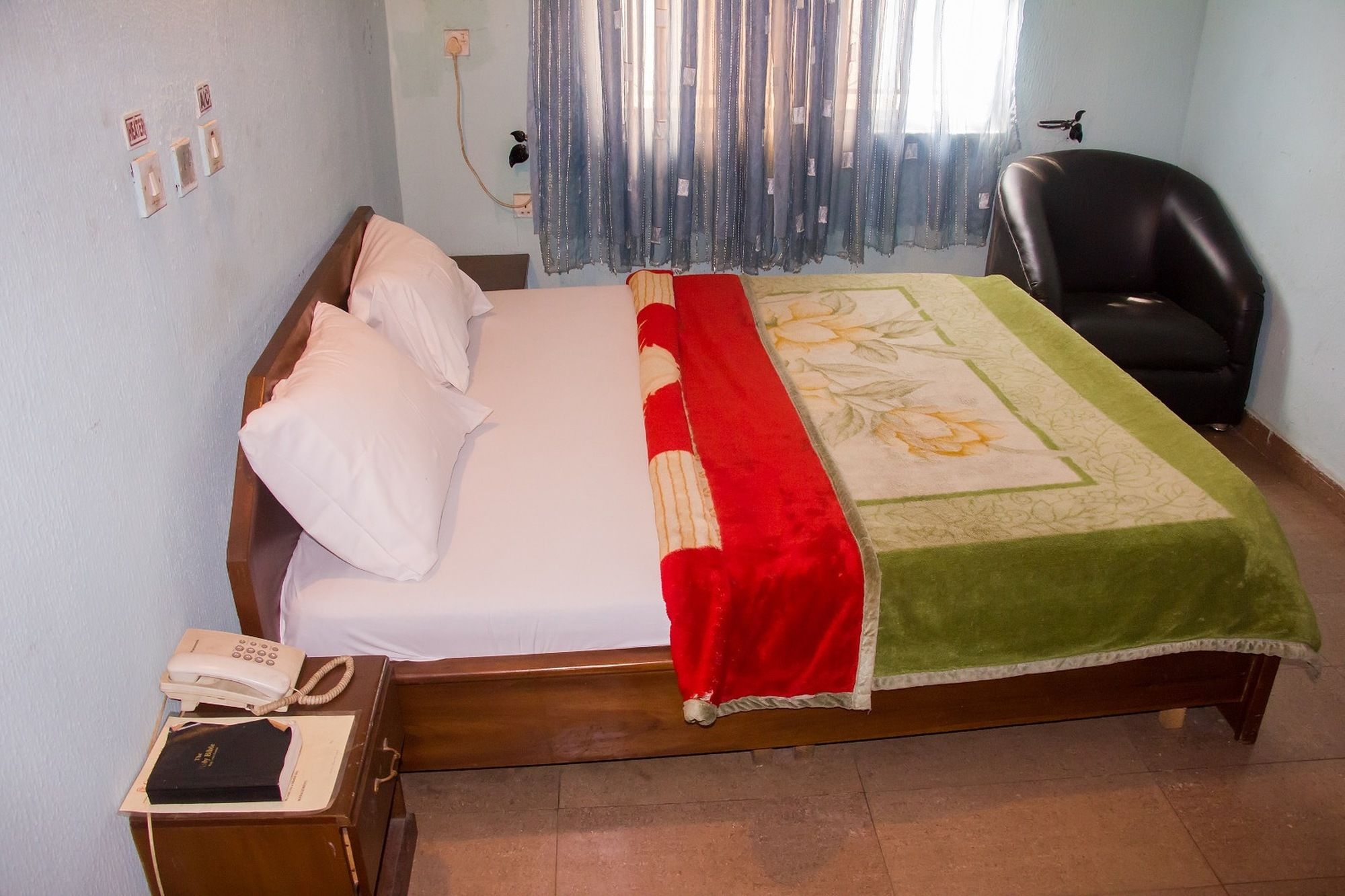 Фото Creme Suites & Hotel