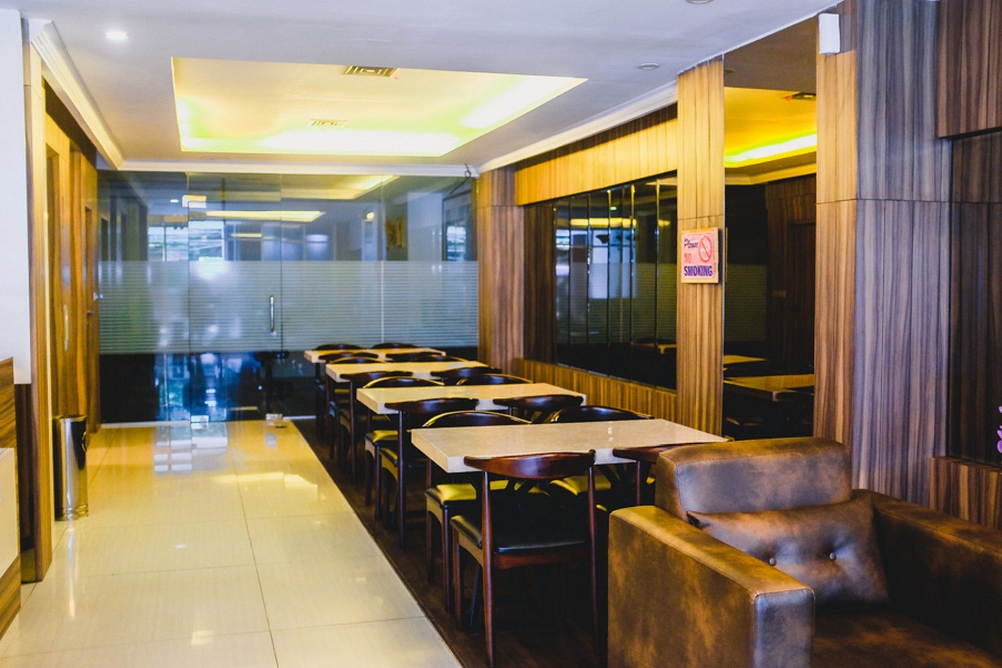 Фото RedDoorz Plus @ Thamrin