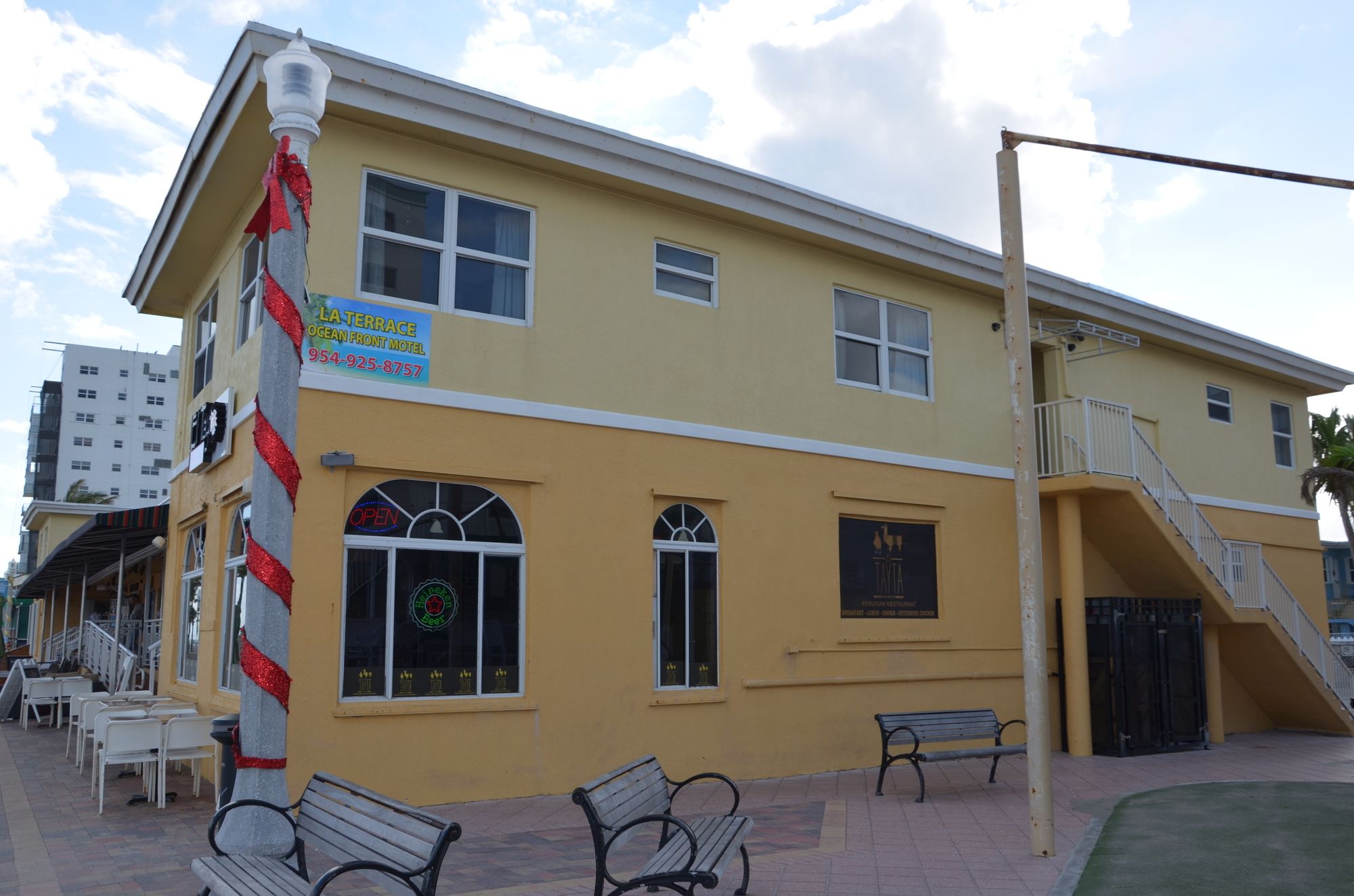 Фото Hollywood Beach Resort- Beautiful Large Studio