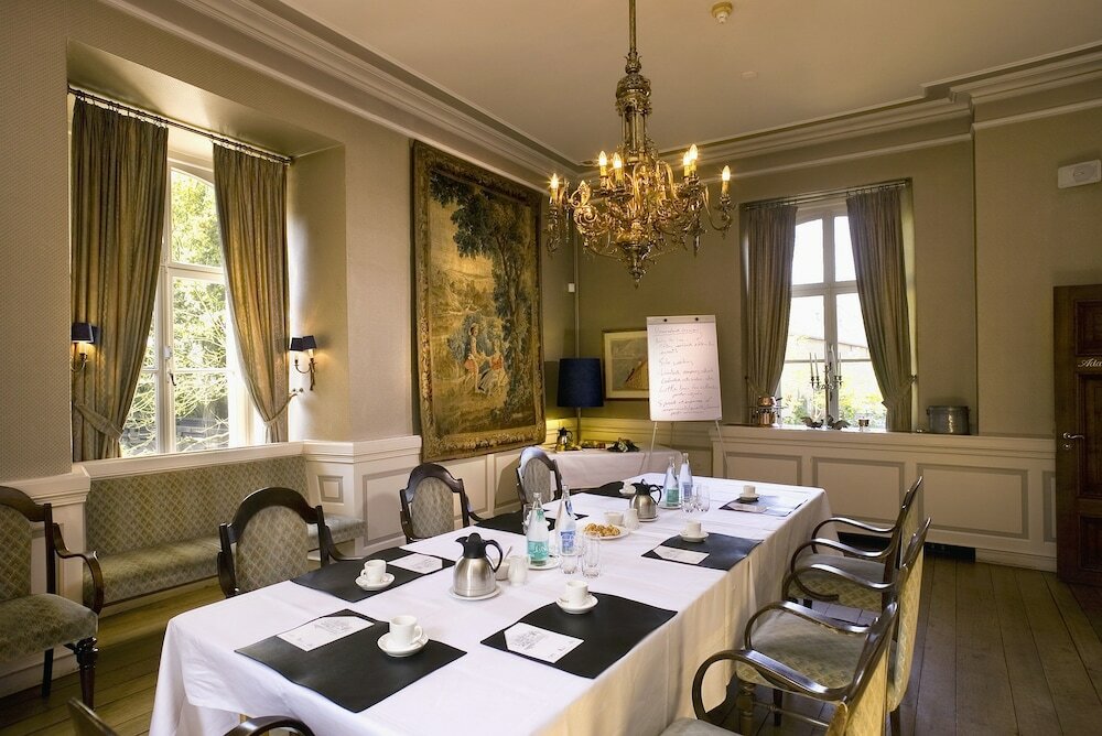 Фото Fletcher Hotel-Restaurant Kasteel Erenstein