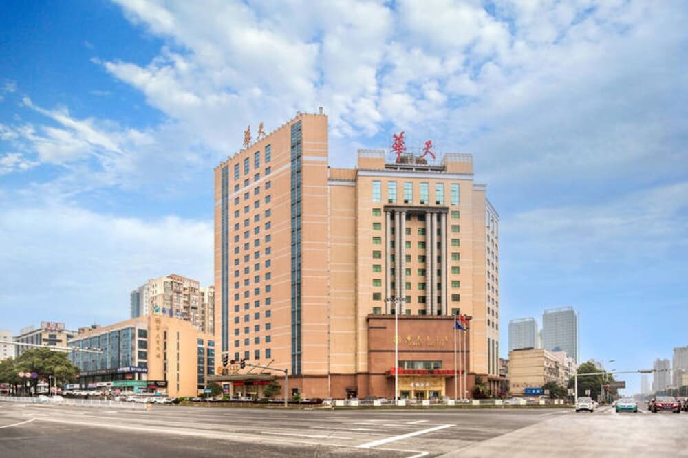 Hotel Yiyang Huatian Hotel, Yiyang, photo