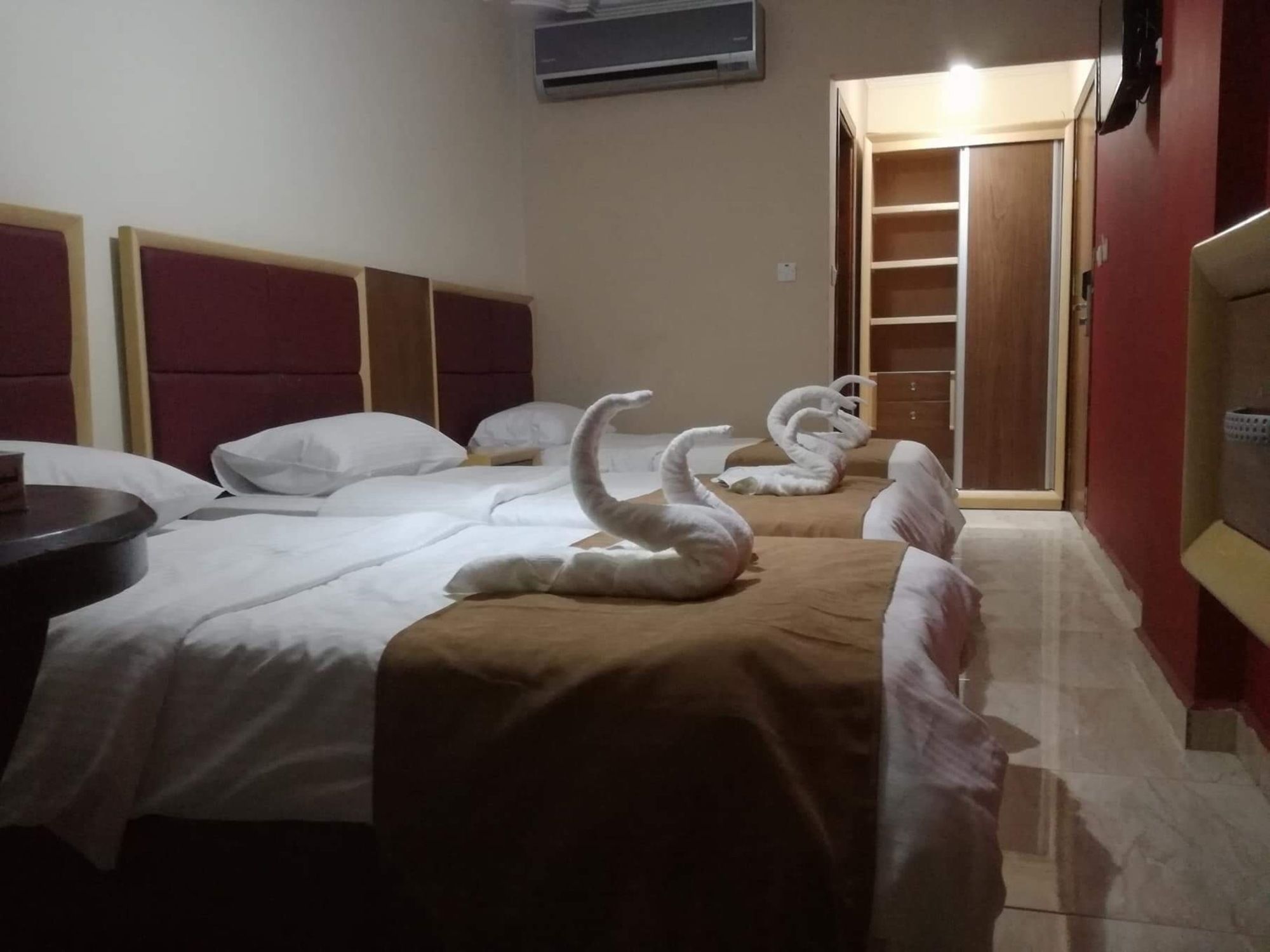 Фото Yacht Hotel Aqaba