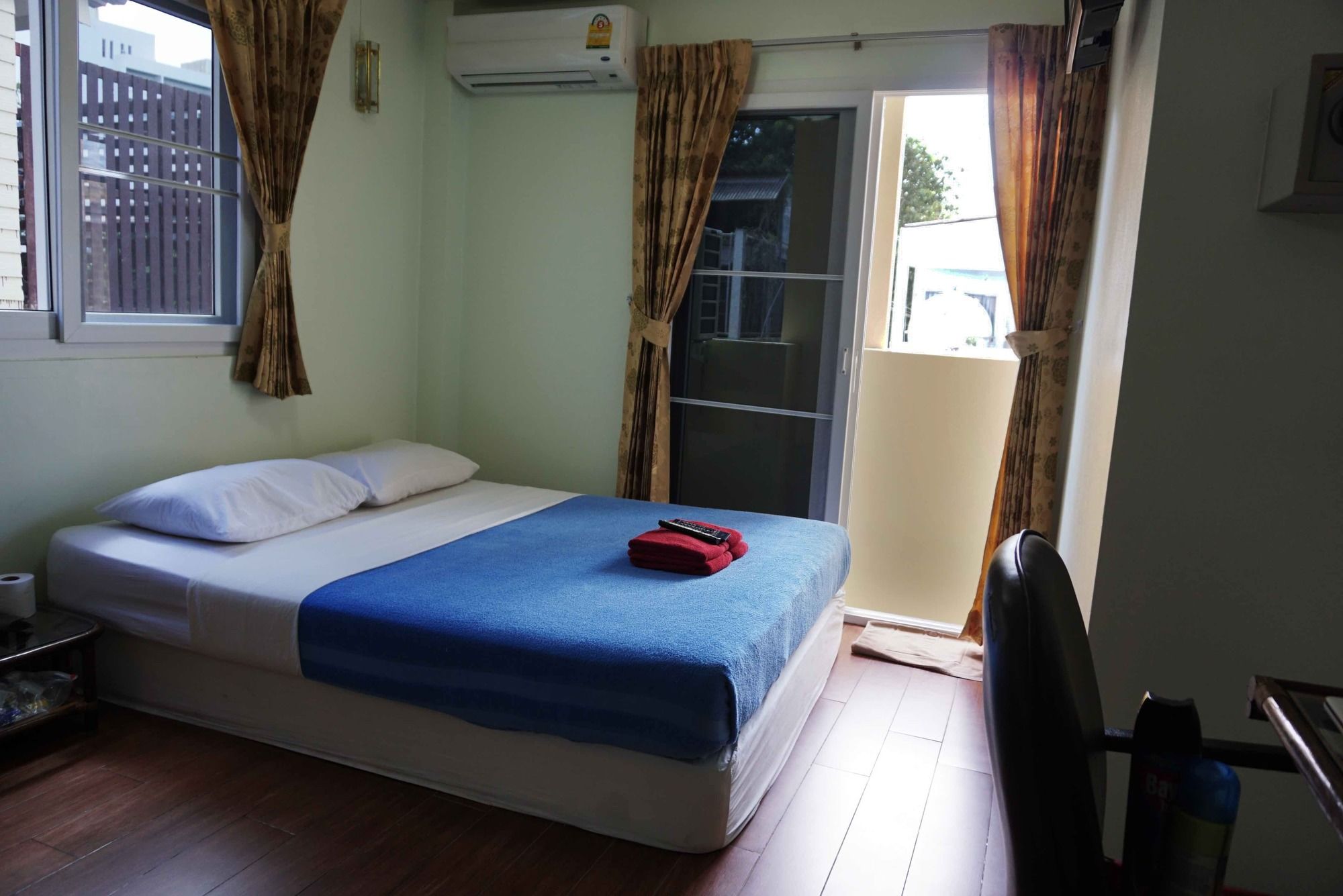 Фото Sureena Hotel