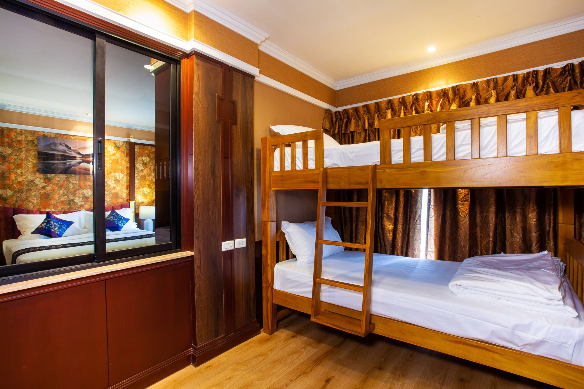 Фото Floral Hotel · Dolphin Circle Pattaya