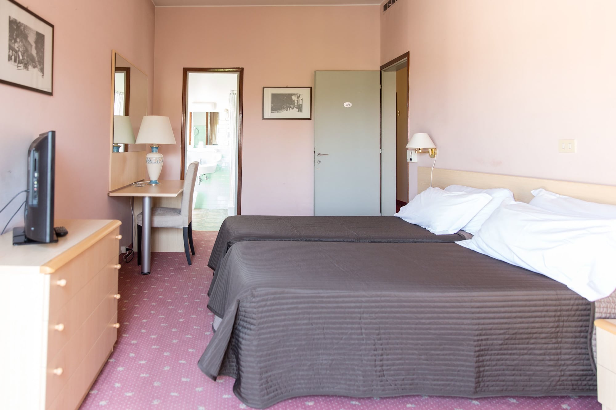 Фото отеля 2