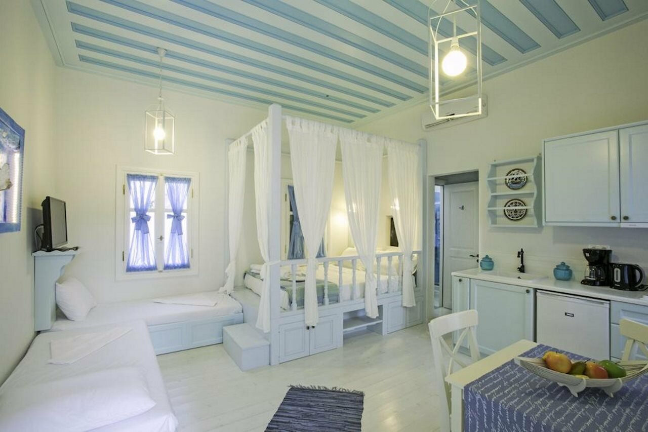 Фото Efchi Suites 1904