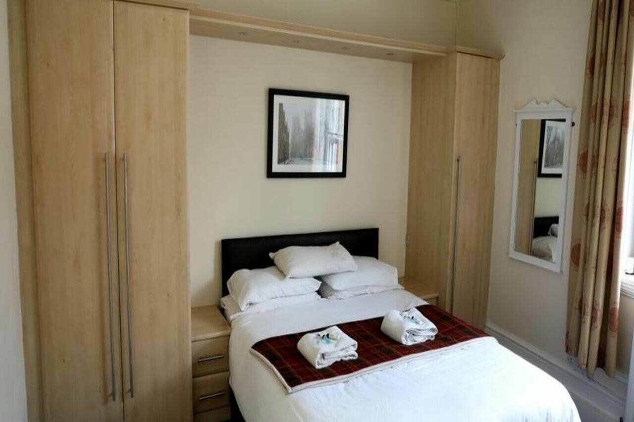 Фото The White Horse