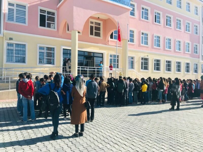 School Fernas Middle School, Batman, photo