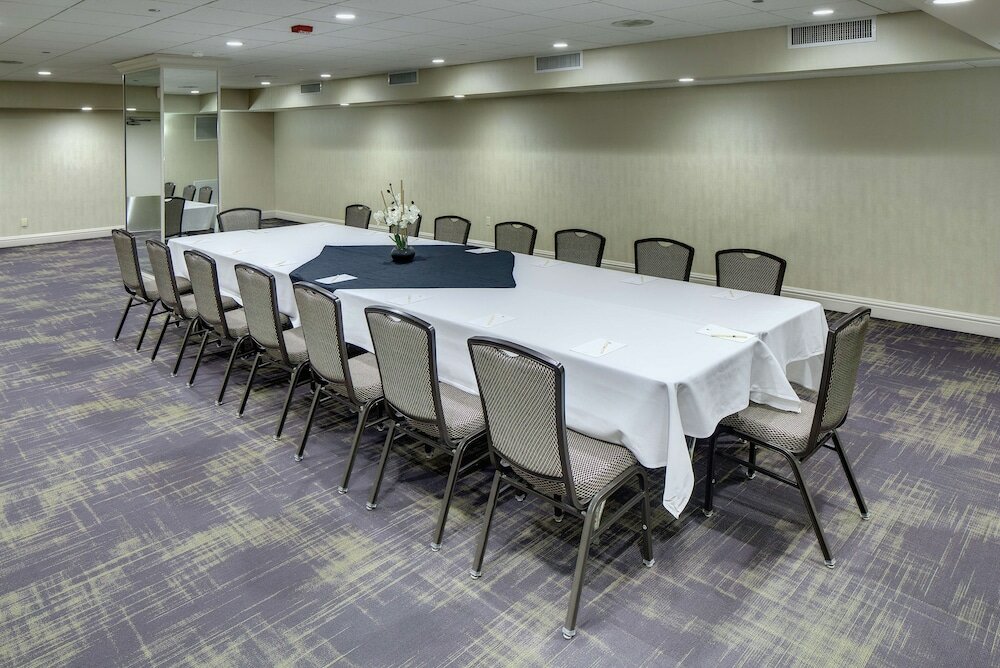 Фото DoubleTree by Hilton Madison Downtown