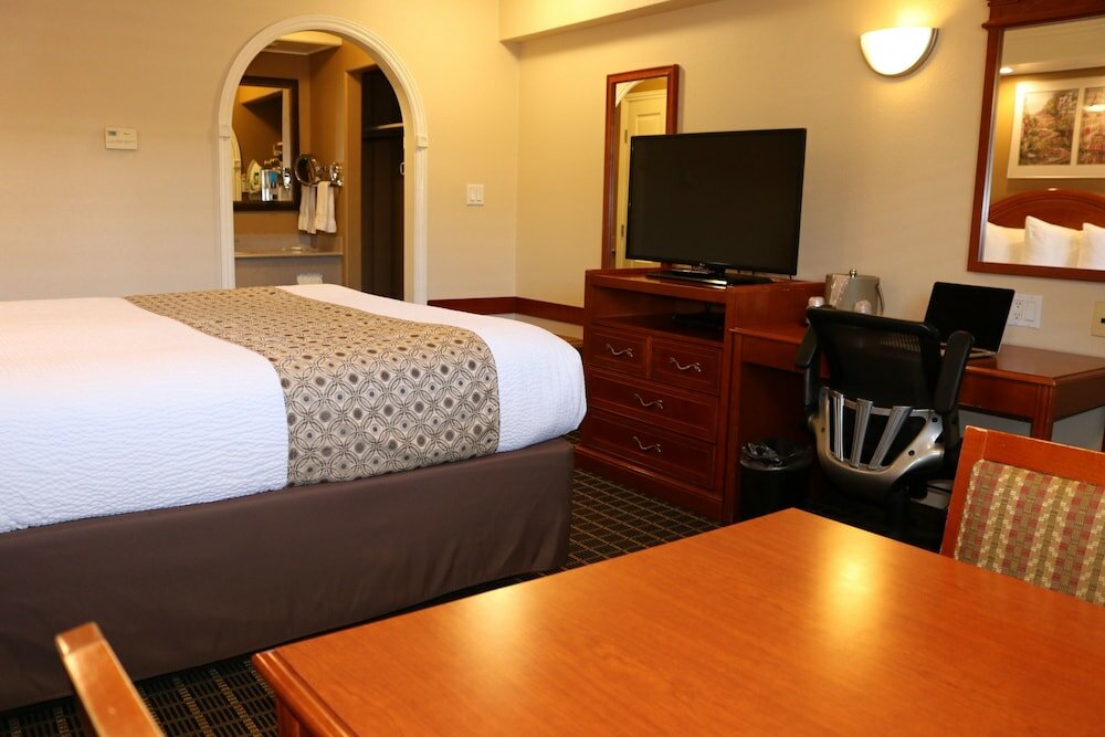 Фото Alexis Park Hotel