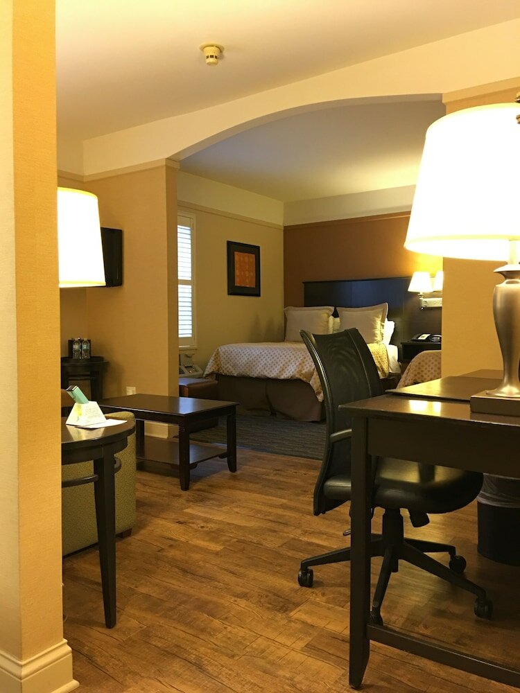 Фото Best Western Plus Hawthorne Terrace Hotel