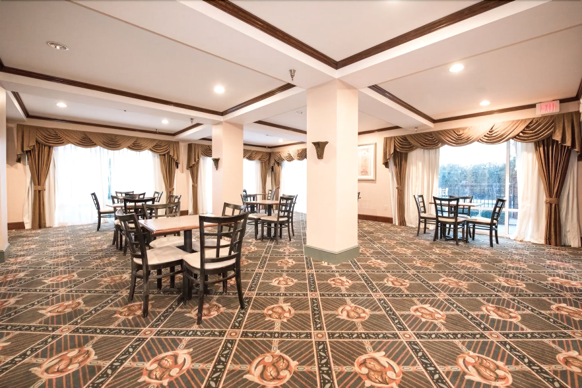 Фото Stay Inn & Suites Montgomery