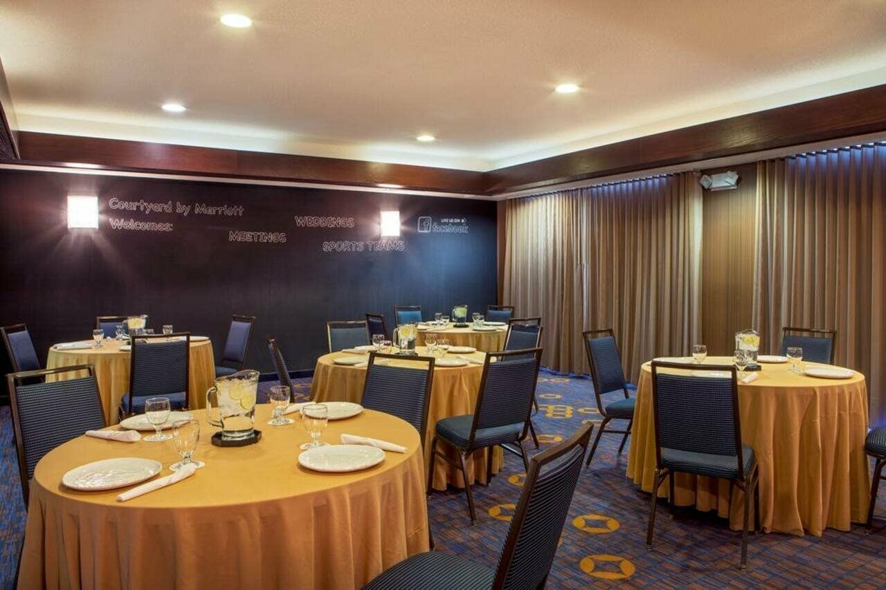 Фото Courtyard by Marriott Hartford Manchester