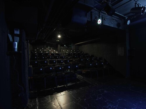 Көйлектің тесігі арқылы секс туралы бейне