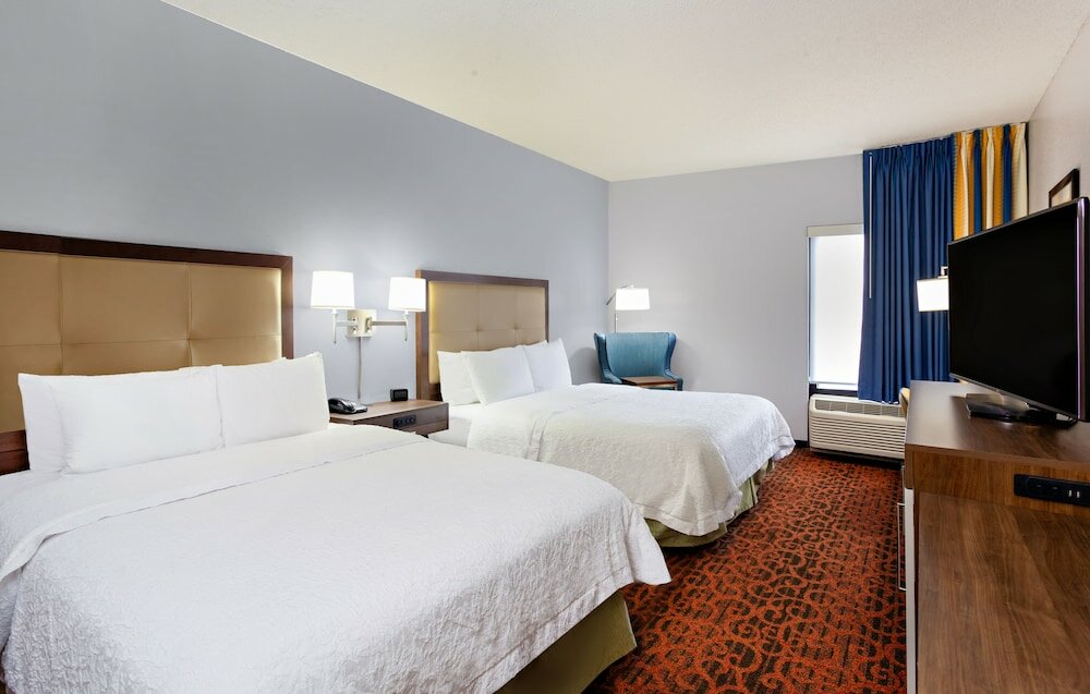 Фото Hampton Inn Spring Hill