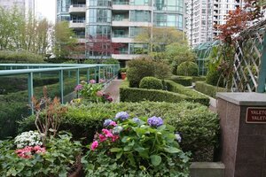 Гостиница Rosedale on Robson Suite Hotel