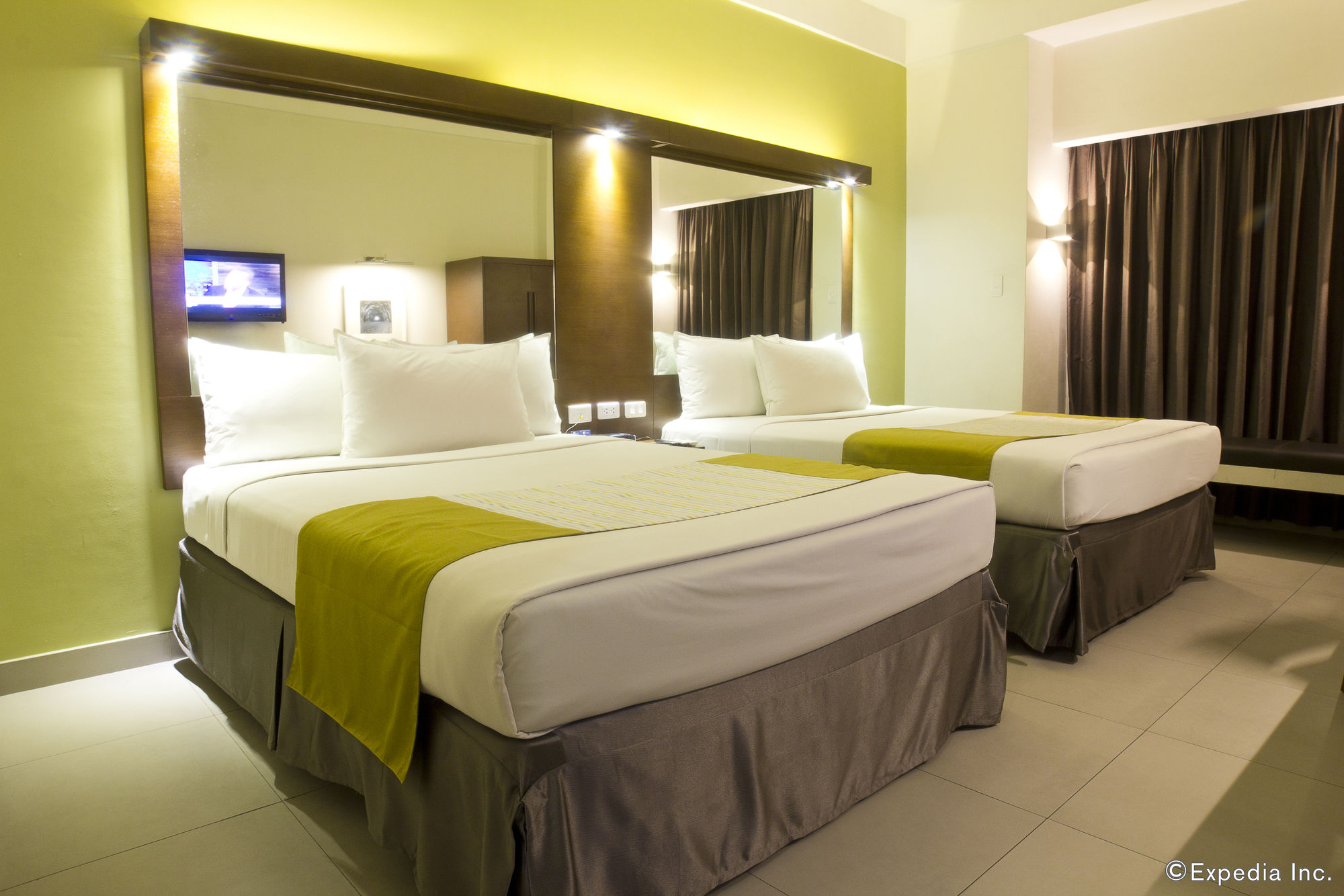 Фото Microtel by Wyndham Acropolis