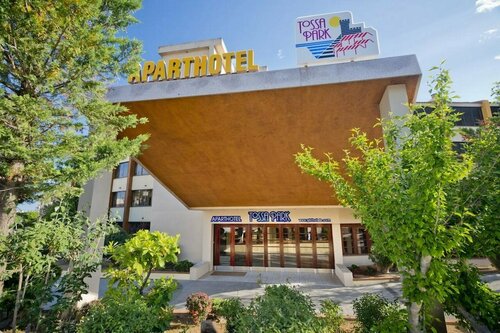 Внешний вид отеля Aparthotel GHT Tossa Park в Тосса-де-Маре, фото 2