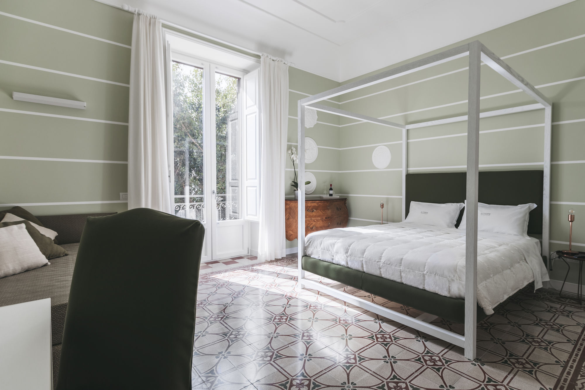 Фото Euterpe L. H. T.