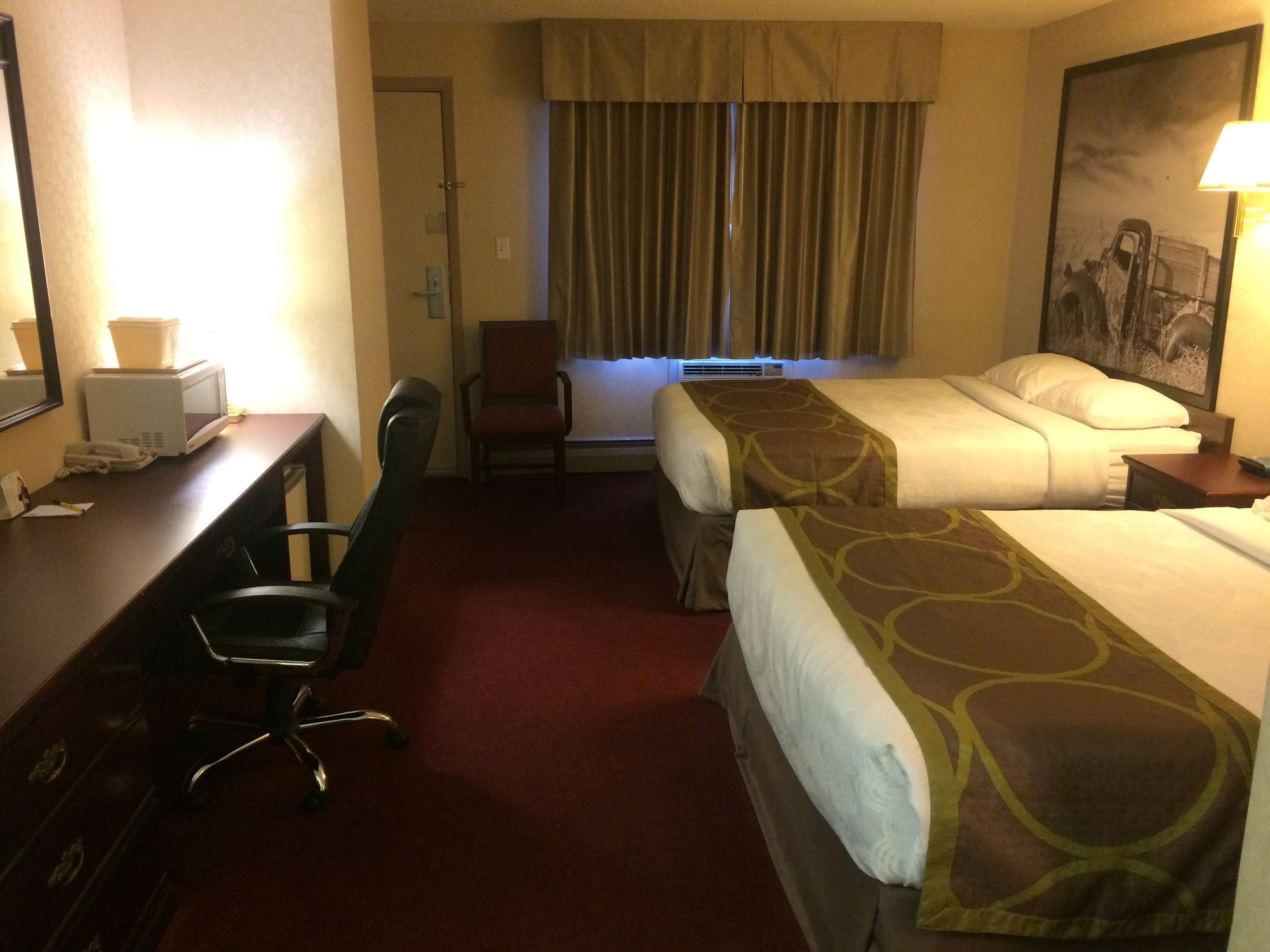 Фото Super 8 by Wyndham Lethbridge