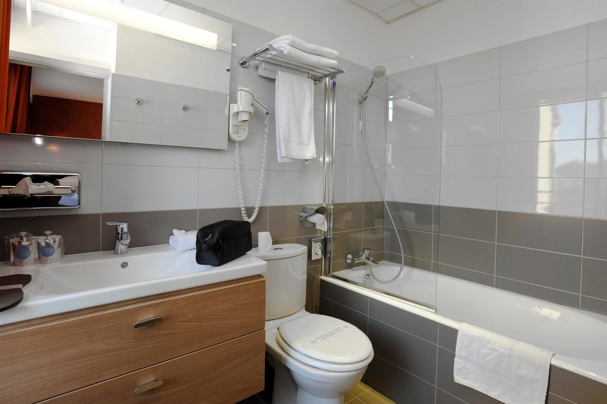 Фото Kyriad Avignon Palais Des Papes