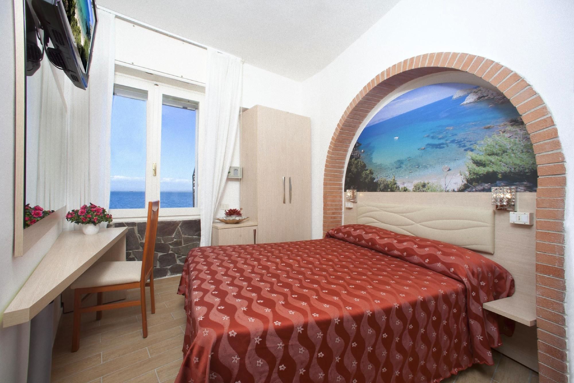 Фото Hotel La Caletta