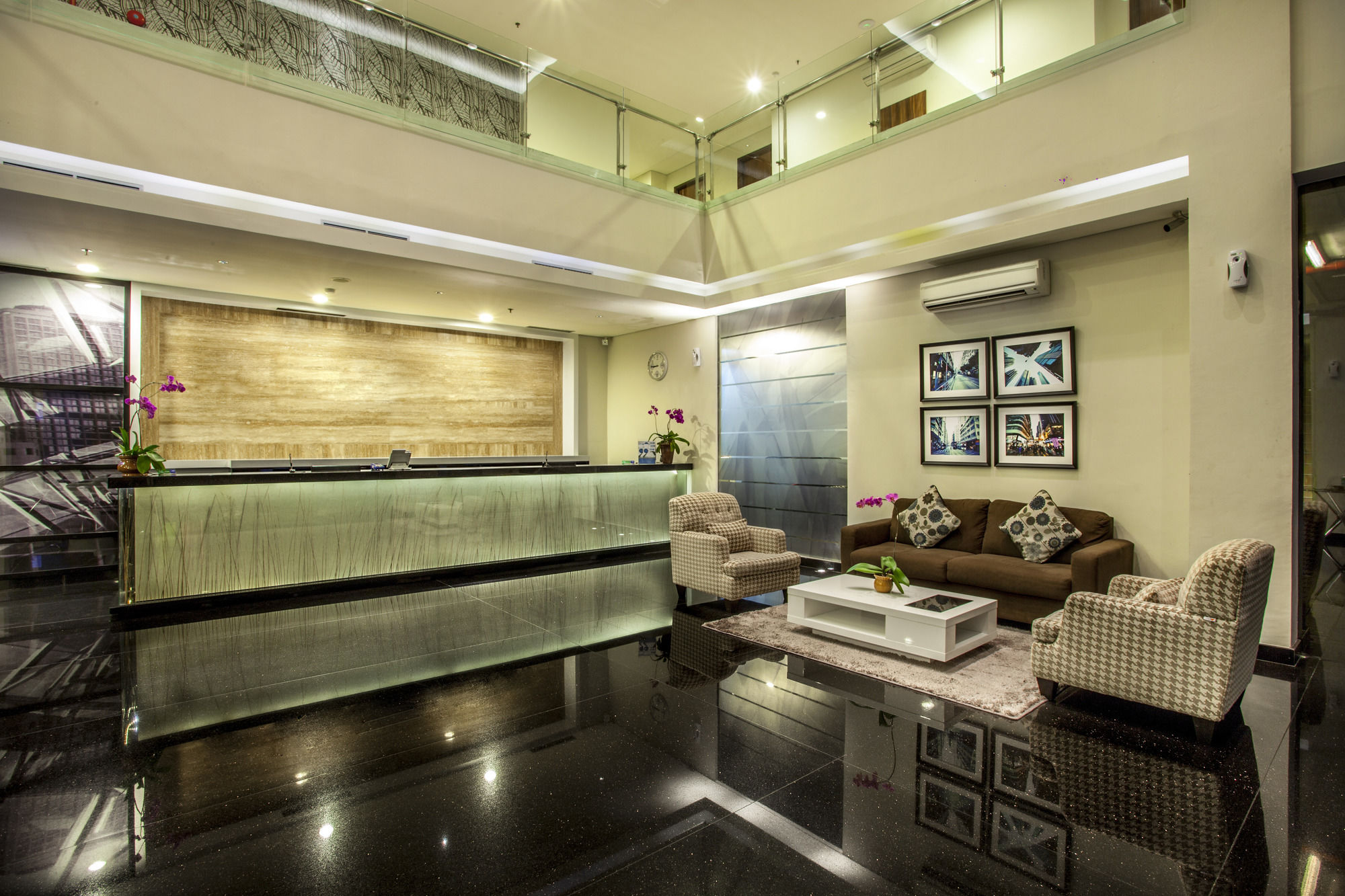 Фото Hotel 88 Embong Malang