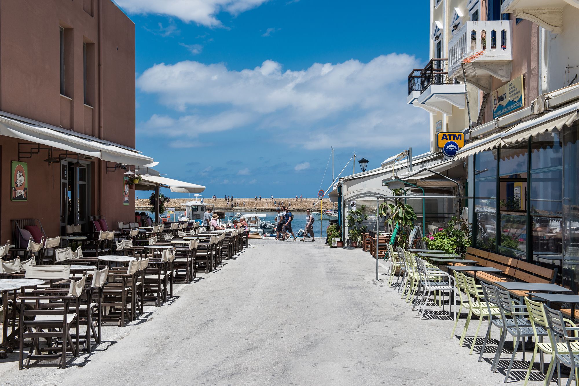 Фото Aisha Petite Suites