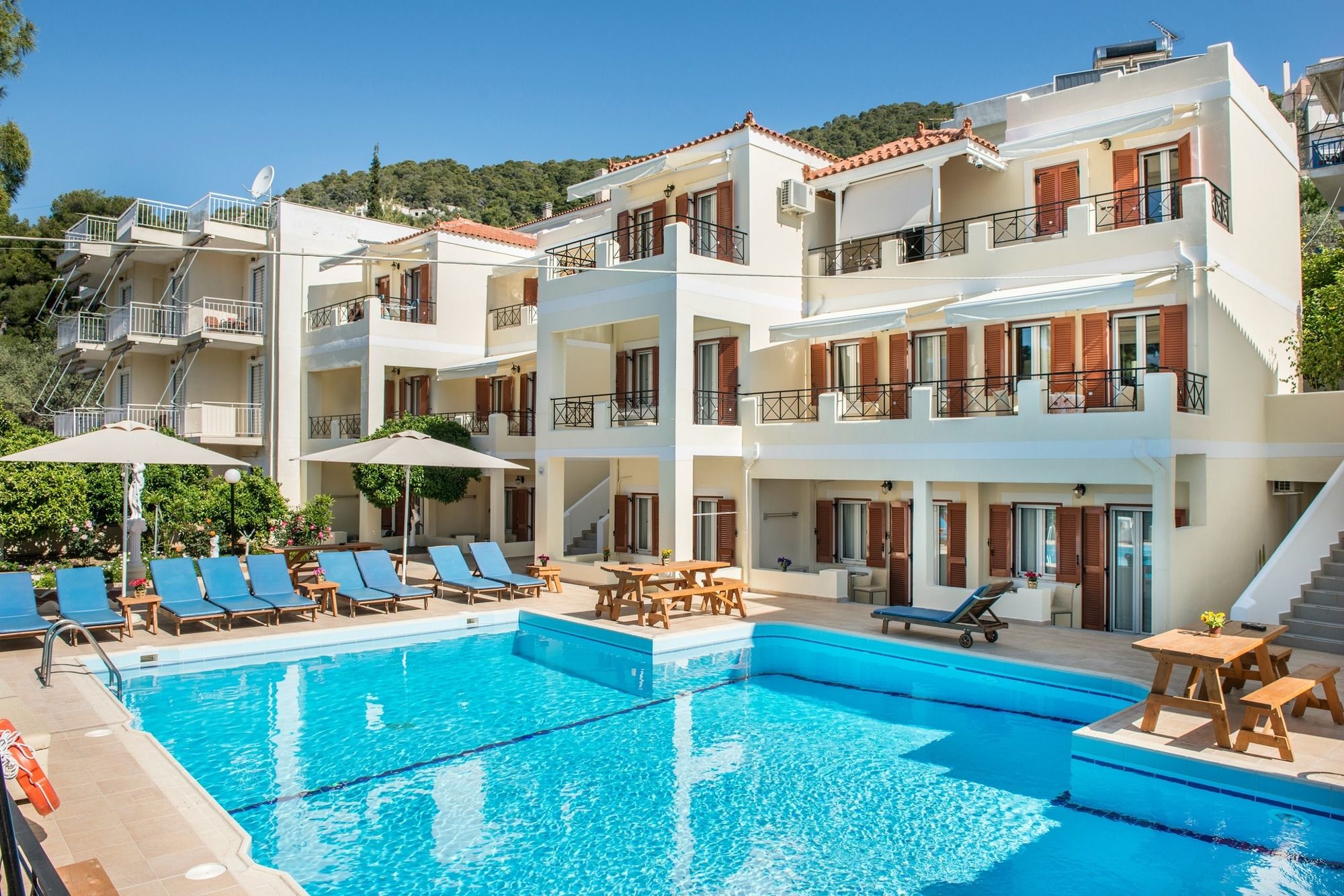 Фото отеля 1