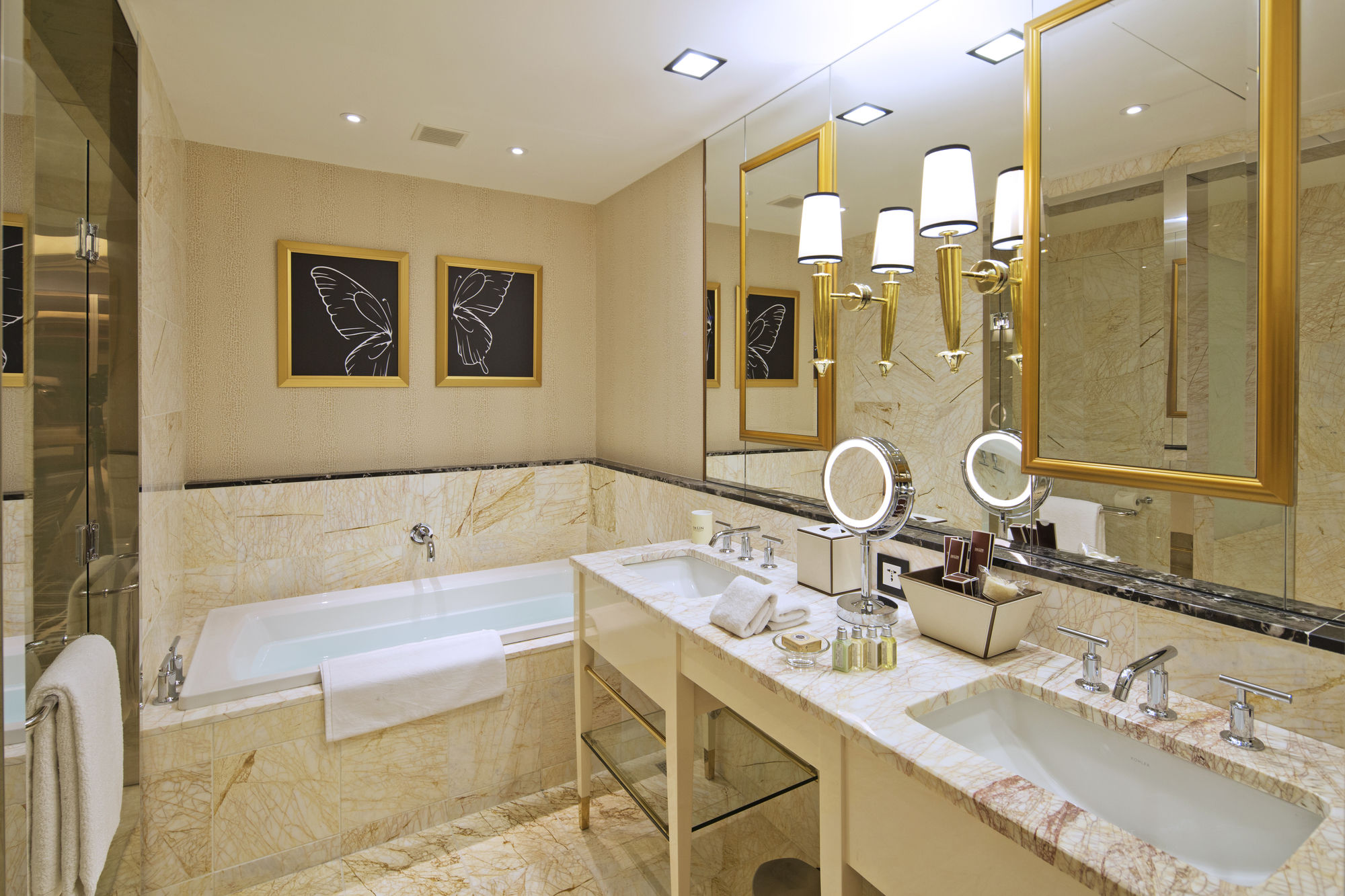 Фото The Lin Hotel