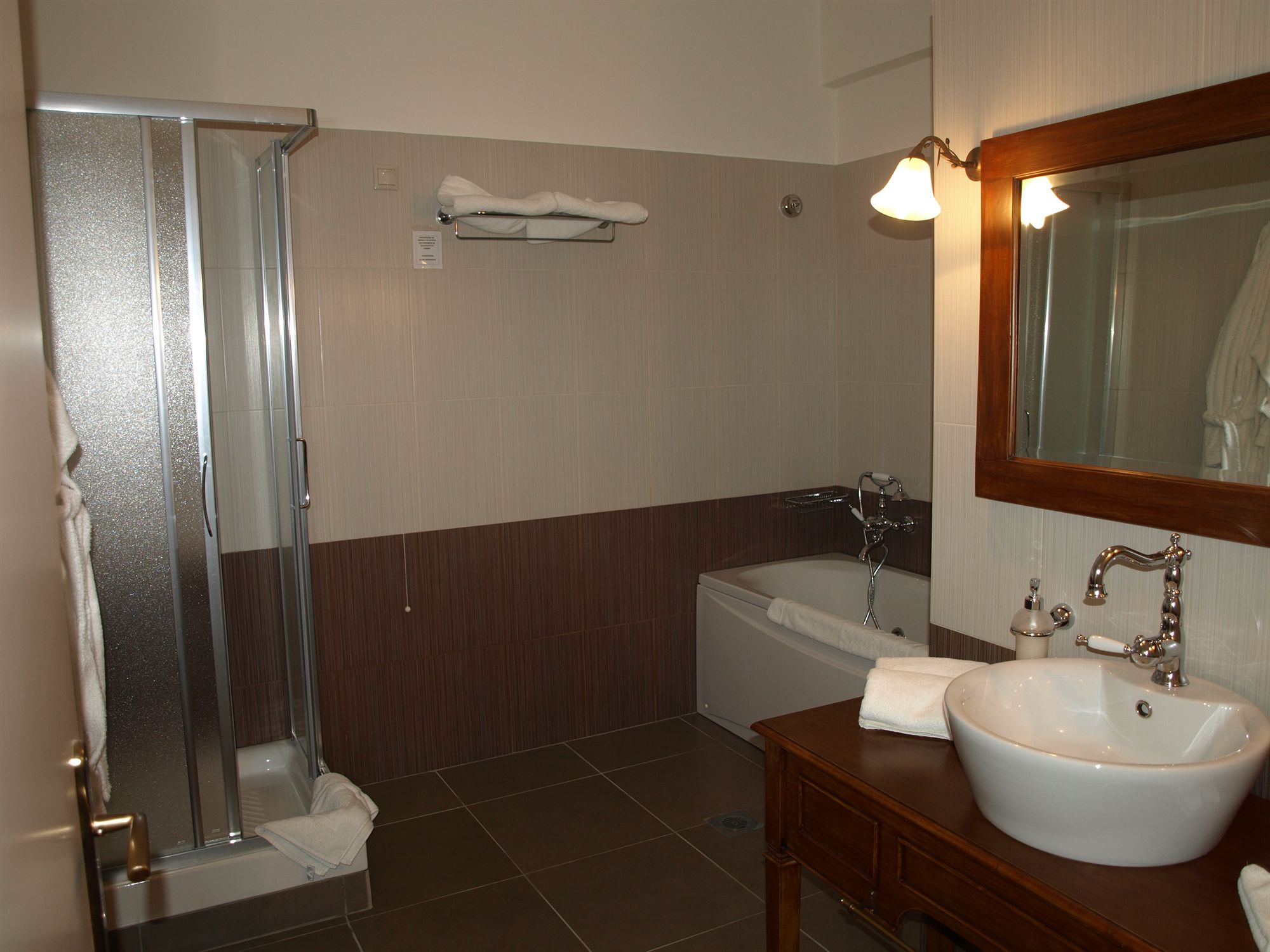 Фото Porto Mani Suites