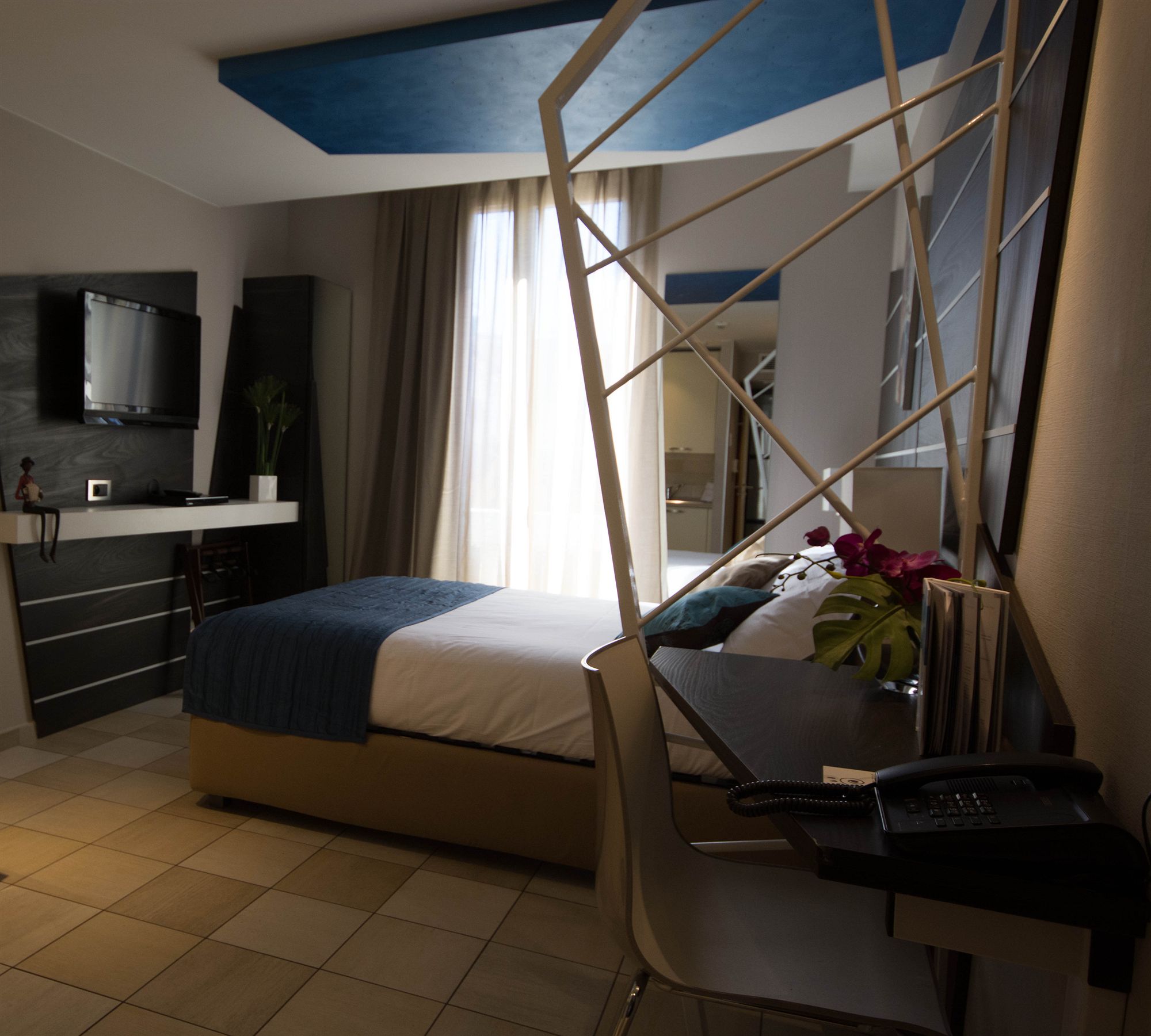 Фото отеля 2