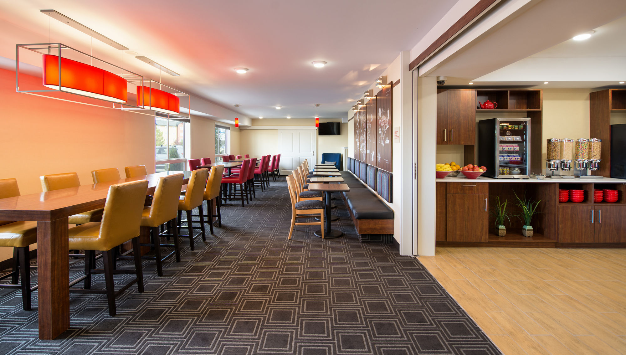 Фото TownePlace Suites by Marriott Red Deer