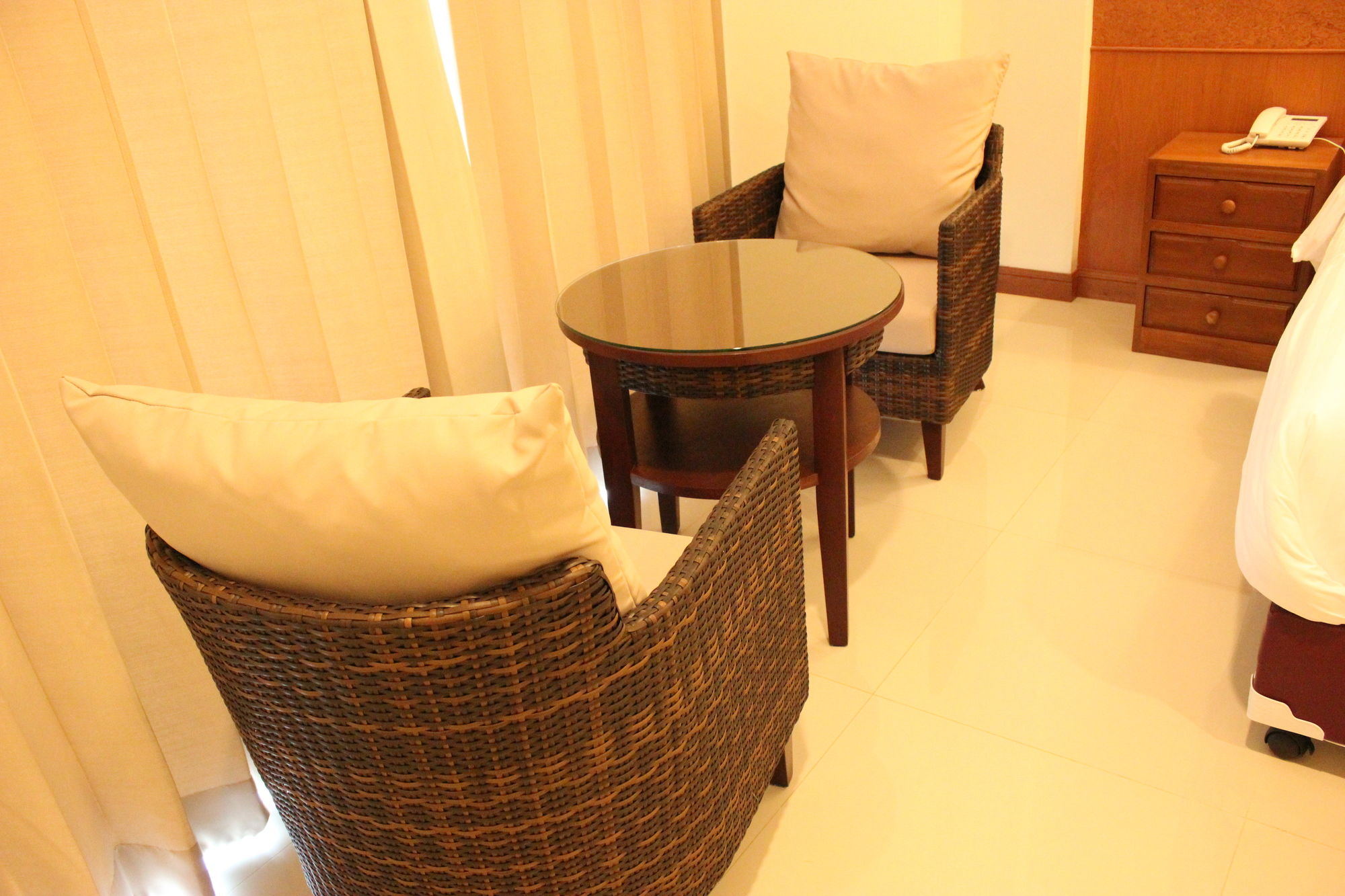 Фото Kanchanaburi City Hotel