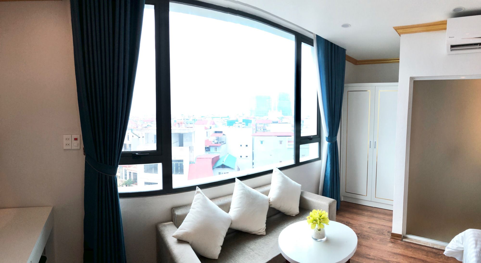 Фото Honeymoon Hotel & Apartment