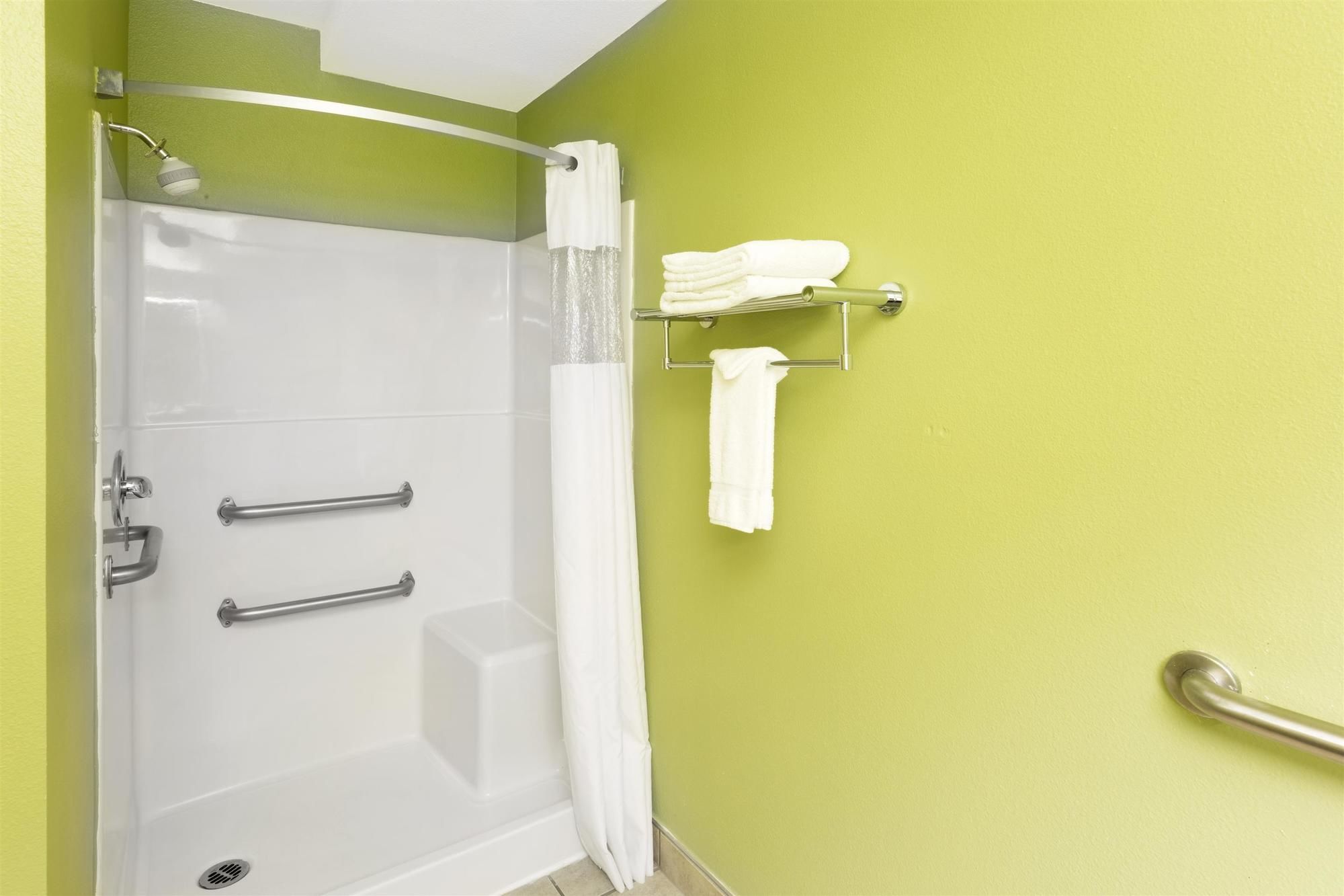 Фото Days Inn by Wyndham Newport Or