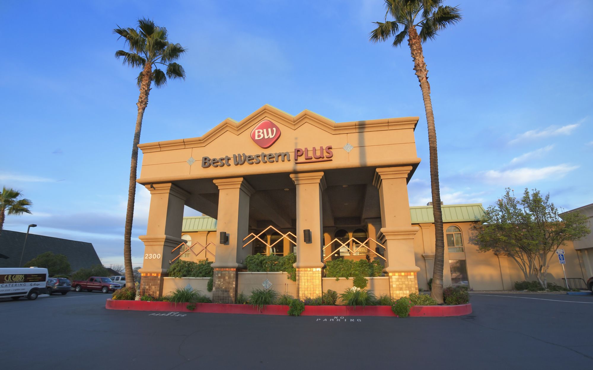 Фото Best Western Plus Hilltop Inn