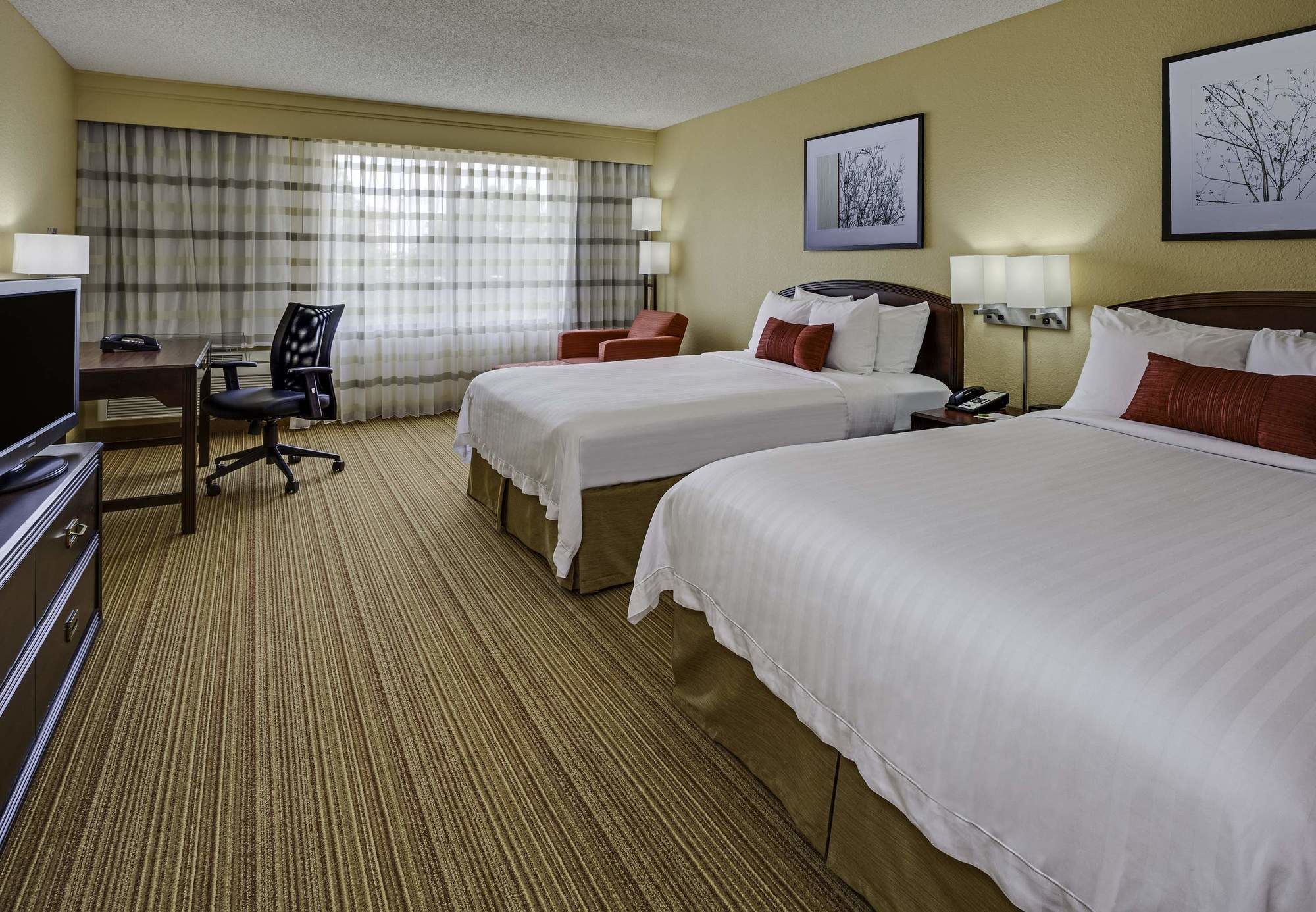 Фото Courtyard by Marriott Tampa Brandon