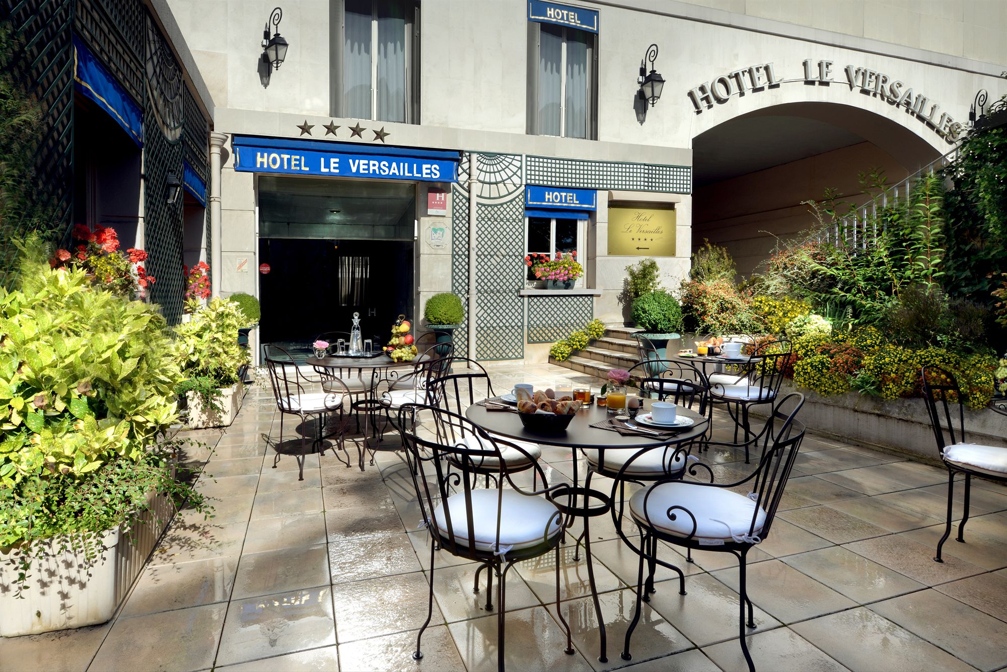 Фото Hôtel Le Versailles