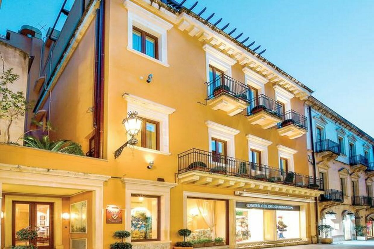 Фото отеля 1