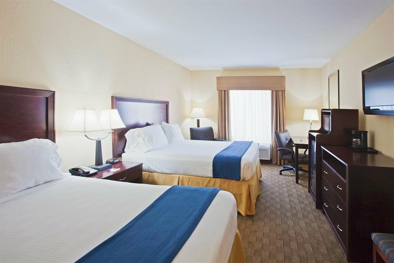 Фото Holiday Inn Express Hotel & Suites Clearwater/Us 19 N, an Ihg Hotel