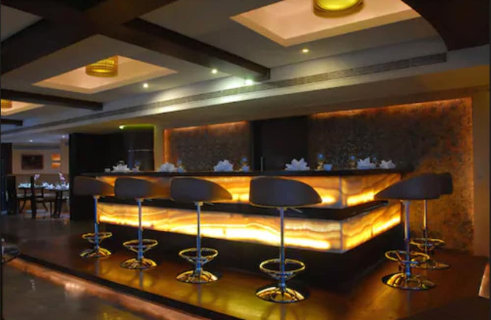 Фото Peninsula Grand Hotel