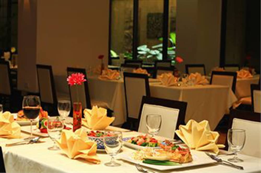 Фото Pinnacle Lumpinee Park Hotel