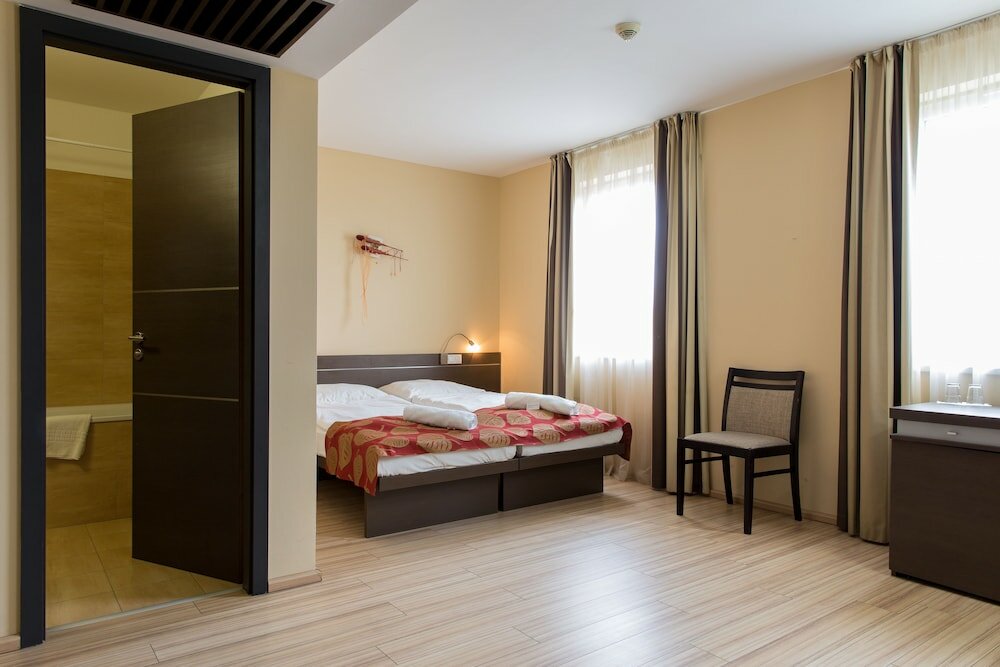 Фото Ce Plaza Hotel