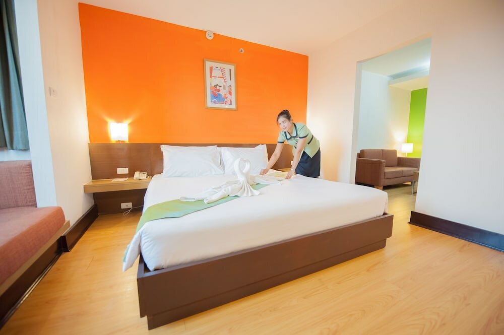 Фото The Seasons Bangkok Huamark