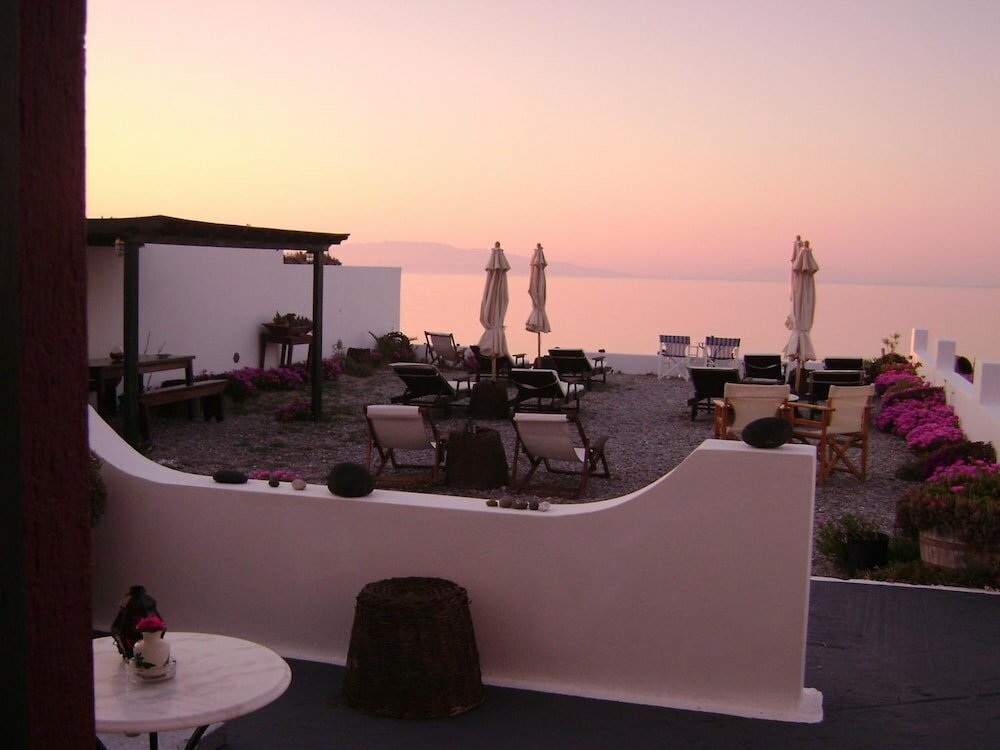 Фото Vrachia Studios & Apartments