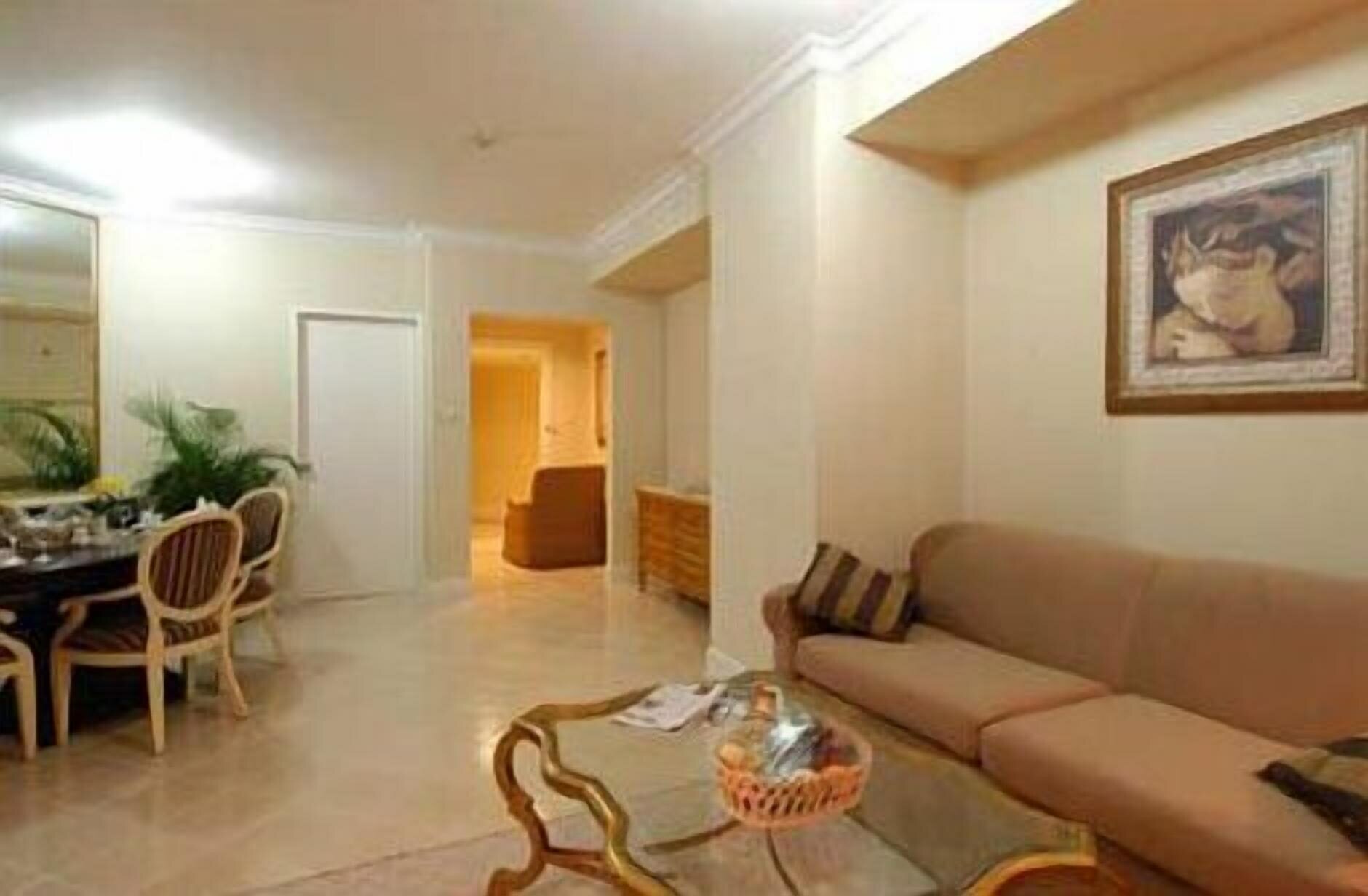 Фото Batavia Apartments, Hotel & Service Residences