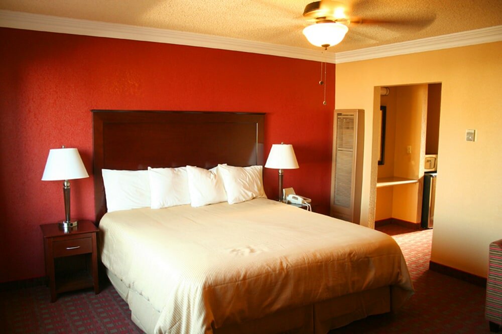 Фото Pacific Inn & Suites